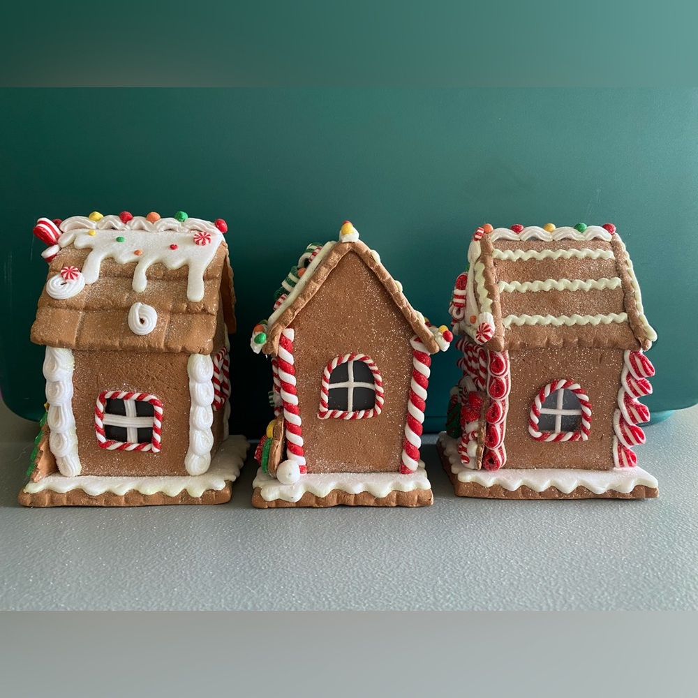 Festive Gingerbread House light up Decor Set - Picture 3 of 5